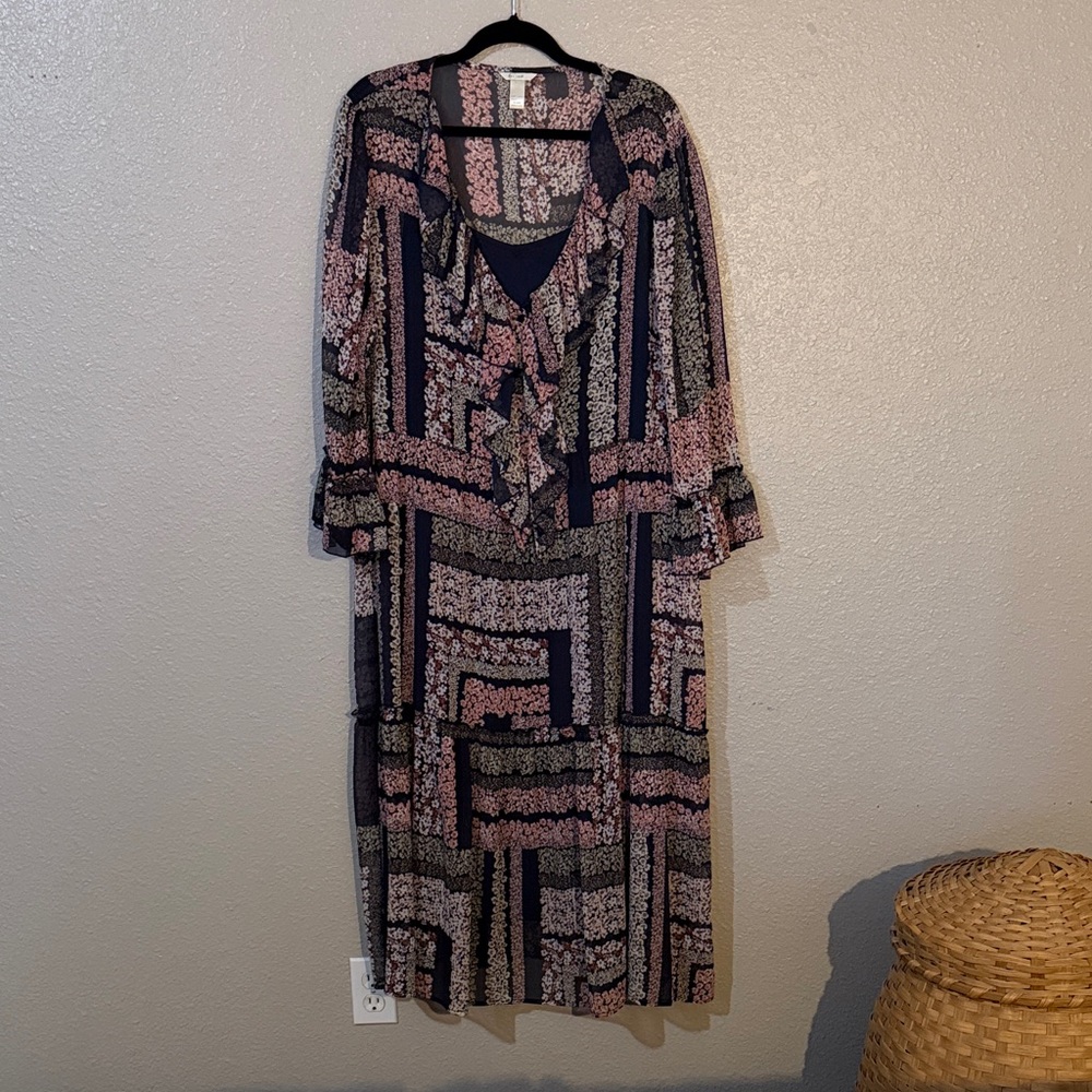 Elegant Pink and Navy Patterned Dress